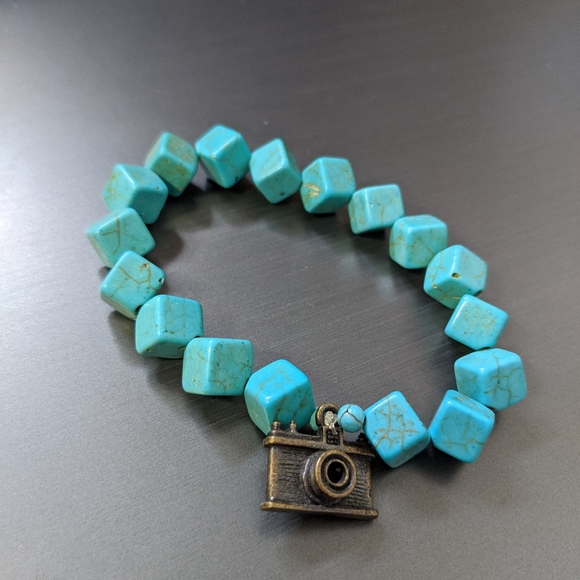 Blue Beaded Bracelet with Vintage Camera Charm - Picture 1 of 8